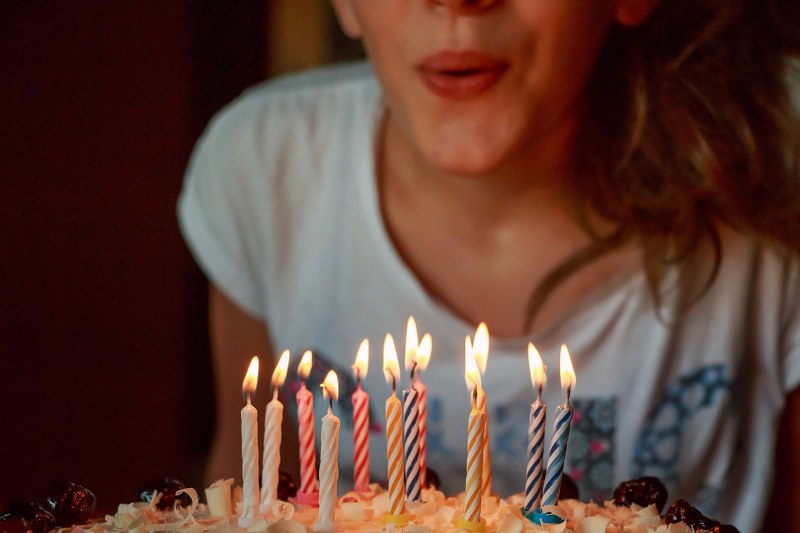 Perché si spengono le candele sulla torta di compleanno?